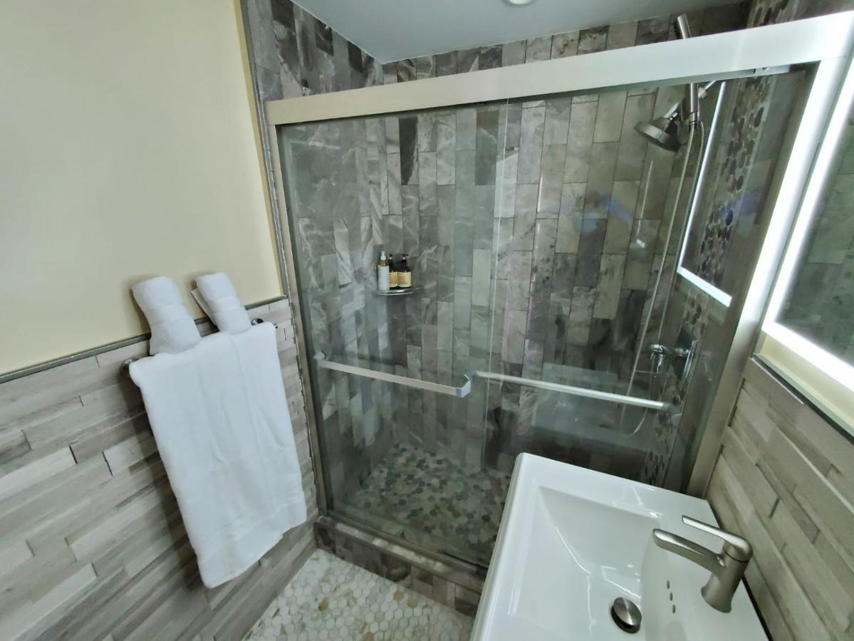 Just Renovated 3 Br/2Bath/ Parking+ Downtown View Lägenhet Atlanta Exteriör bild
