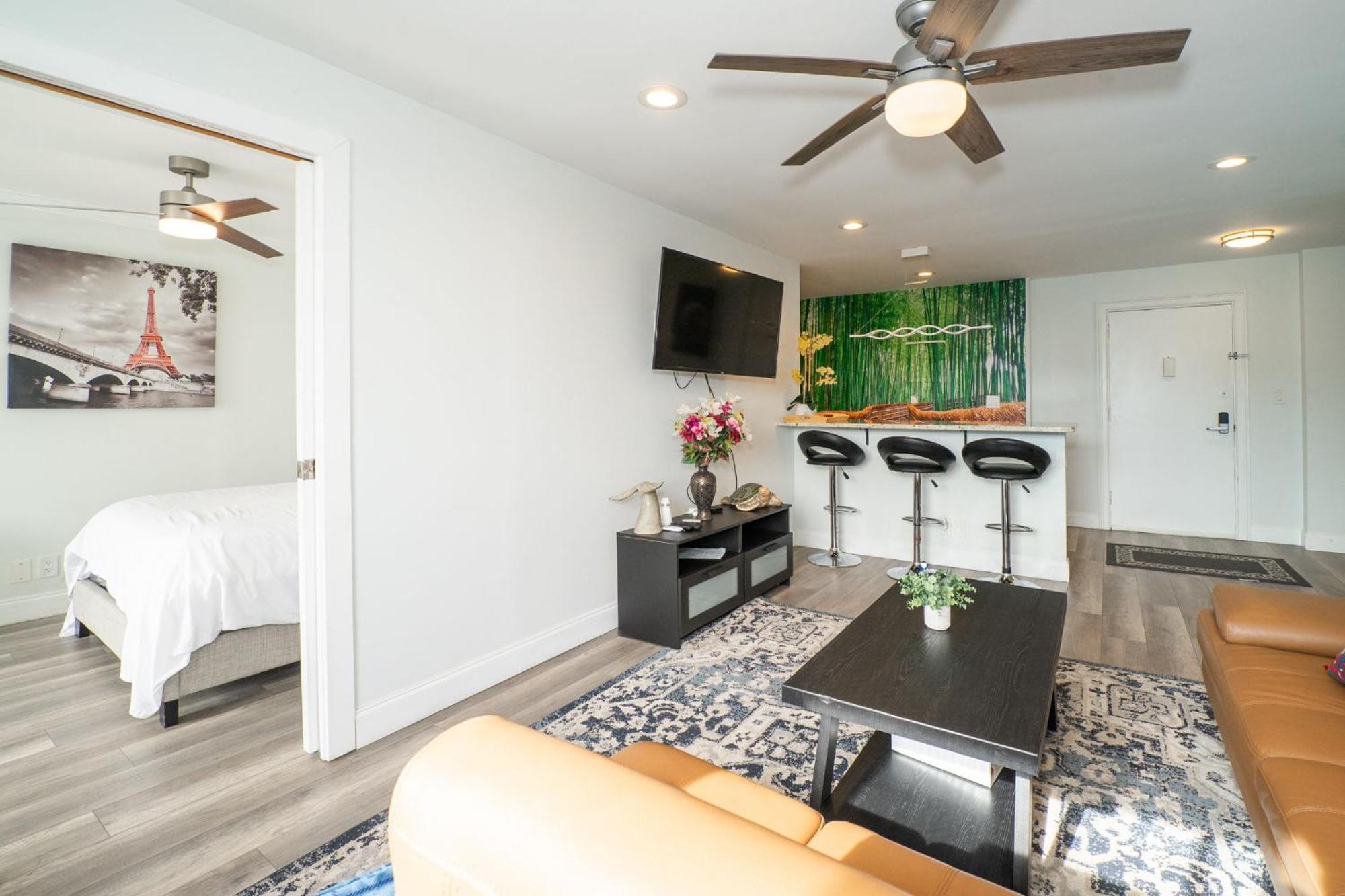 Just Renovated 3 Br/2Bath/ Parking+ Downtown View Lägenhet Atlanta Exteriör bild