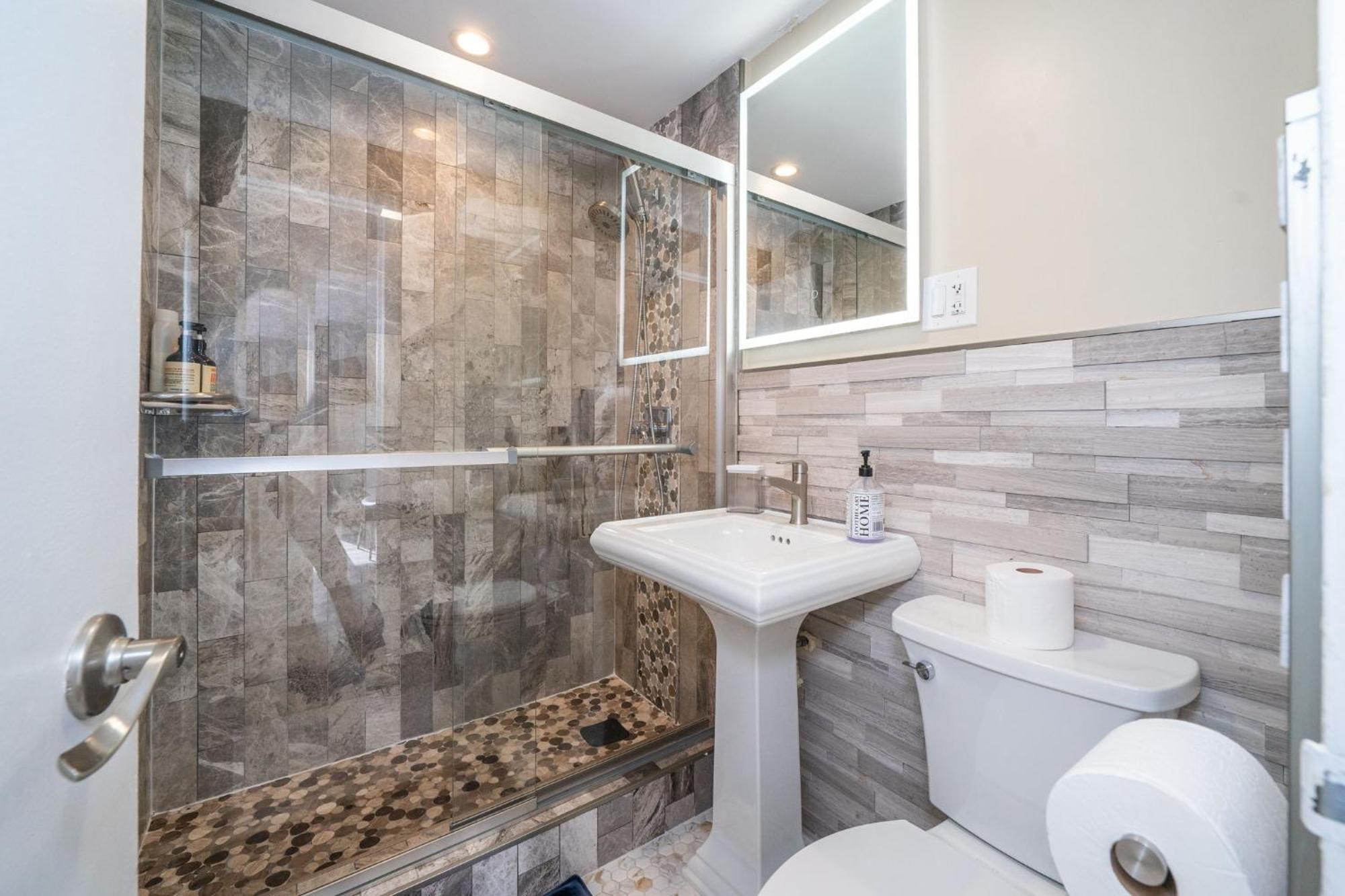 Just Renovated 3 Br/2Bath/ Parking+ Downtown View Lägenhet Atlanta Exteriör bild