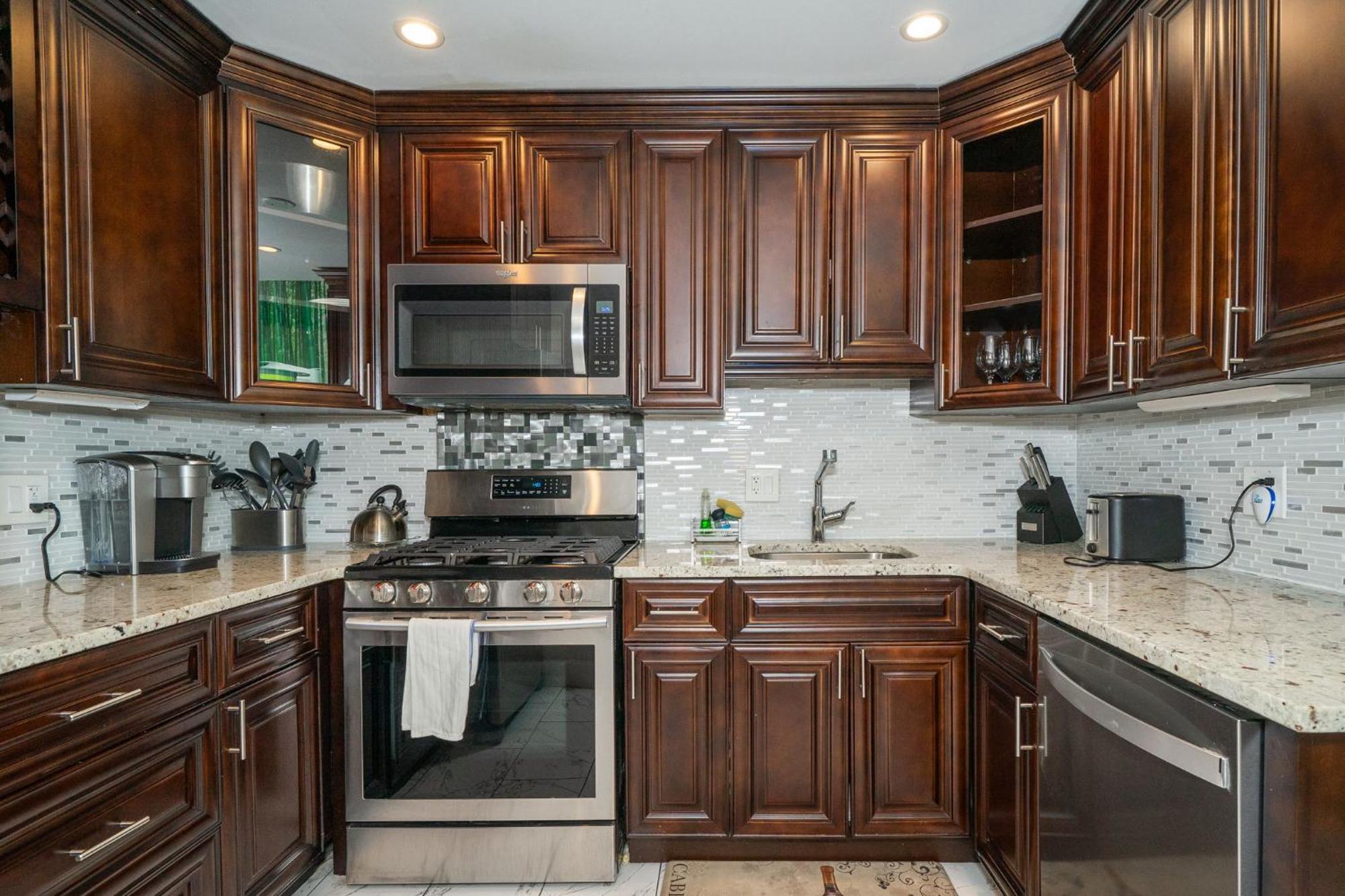 Just Renovated 3 Br/2Bath/ Parking+ Downtown View Lägenhet Atlanta Exteriör bild