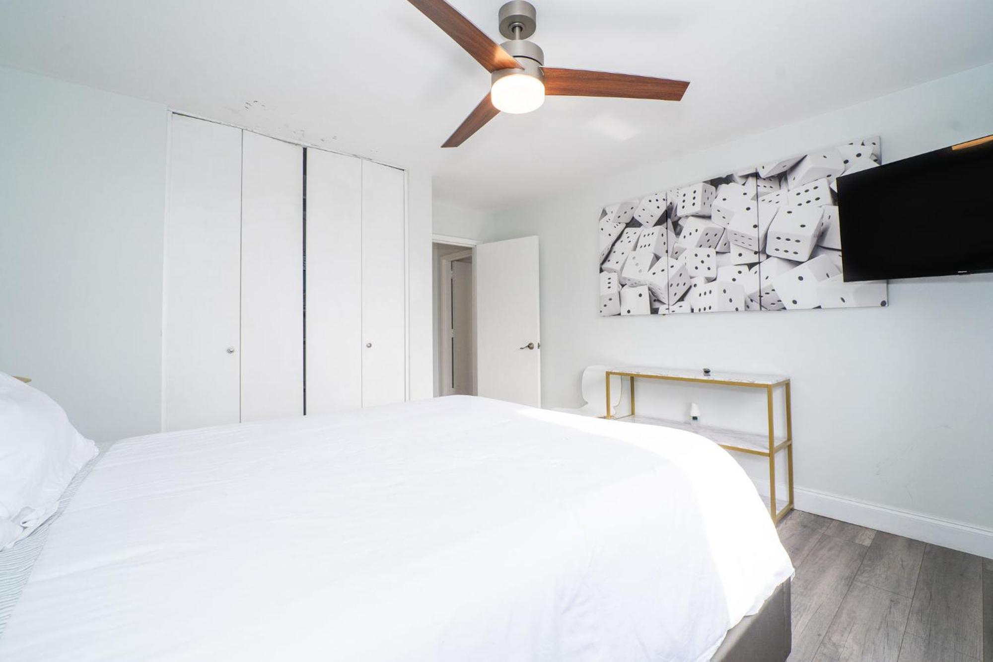 Just Renovated 3 Br/2Bath/ Parking+ Downtown View Lägenhet Atlanta Exteriör bild