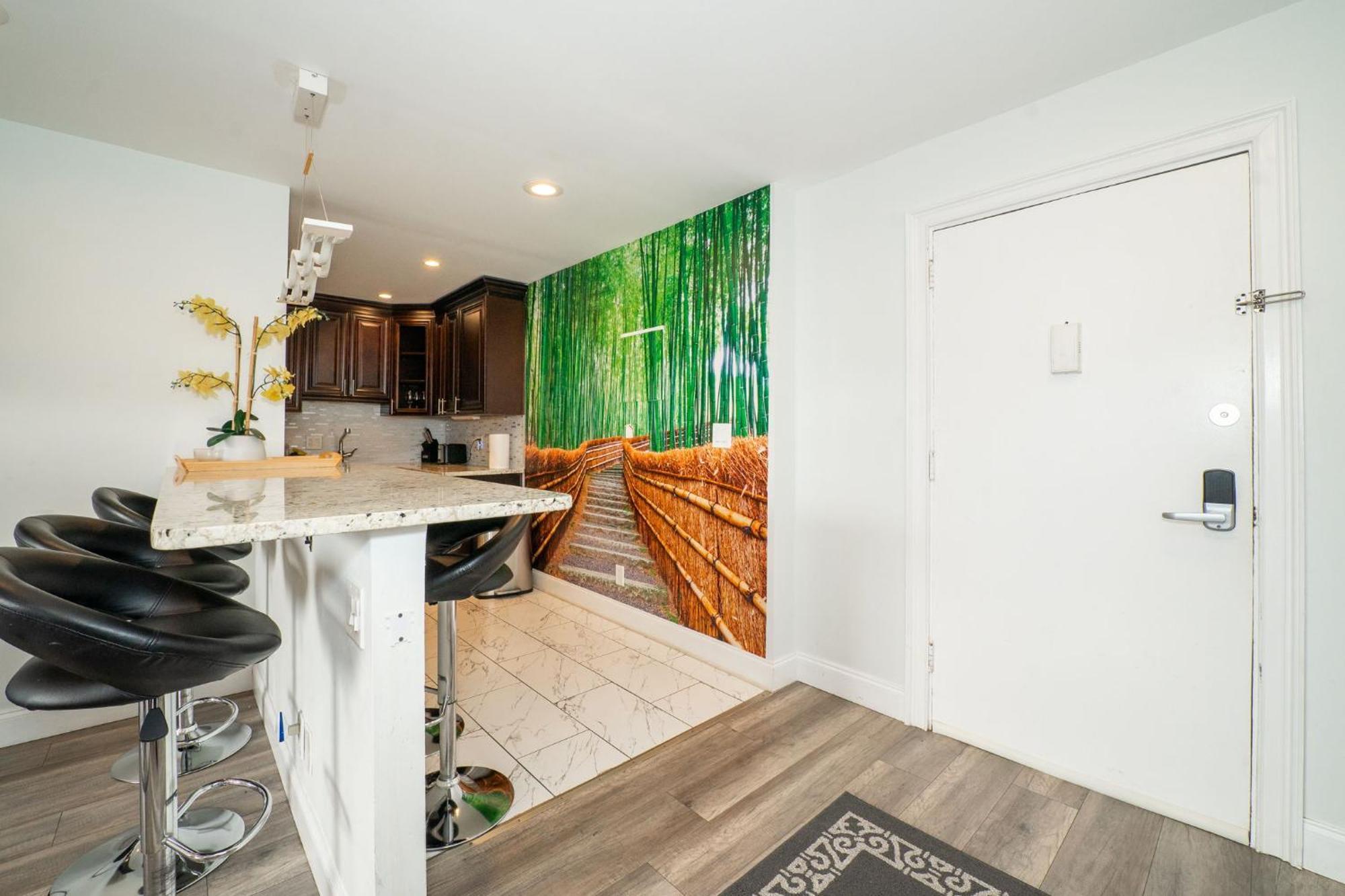 Just Renovated 3 Br/2Bath/ Parking+ Downtown View Lägenhet Atlanta Exteriör bild